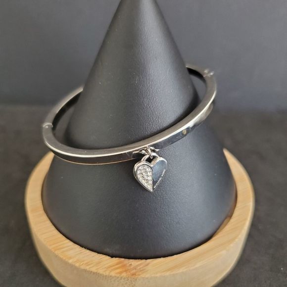 Michael Kors Bangle Bracelet with heart charm - Picture 4 of 10